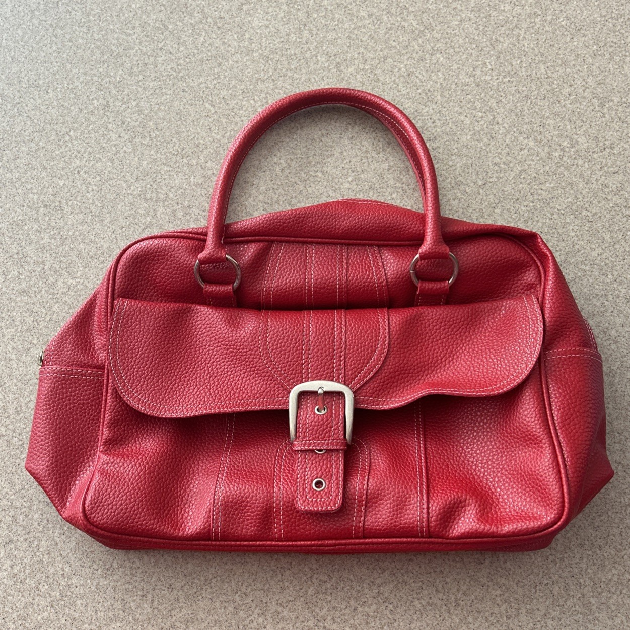 Signature Club A Pebble Red Large Faux Leather Bag With Latch And Red Interior