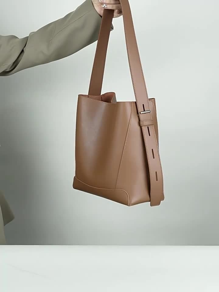 Woven Texture Genuine Leather Large Capacity Commuter Bag Women’s Tote Bag