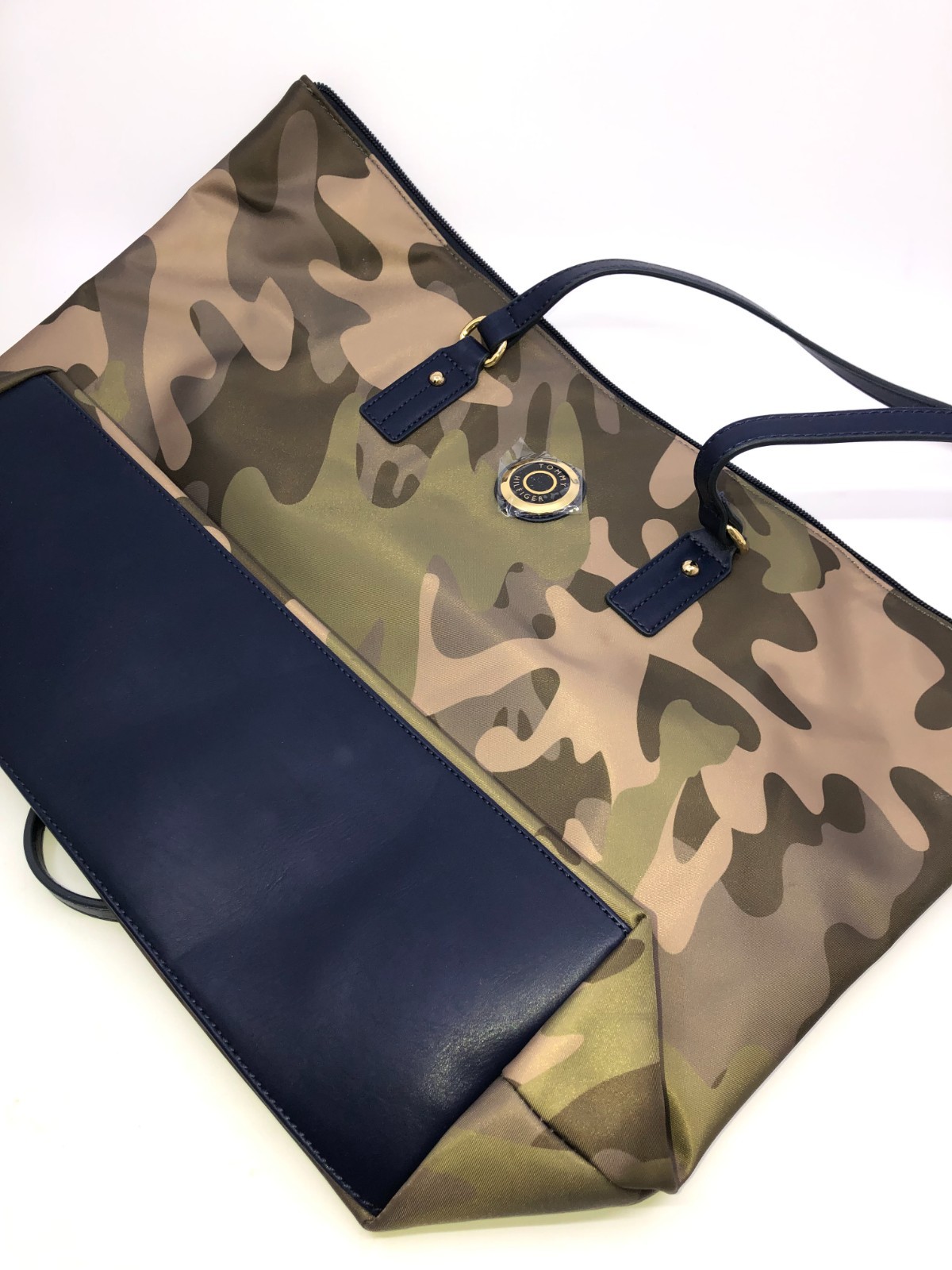 Tommy Hilfiger “Julia” Camouflage Nylon Tote Bag, 18 x 12 x 4 in, Brand NEW!