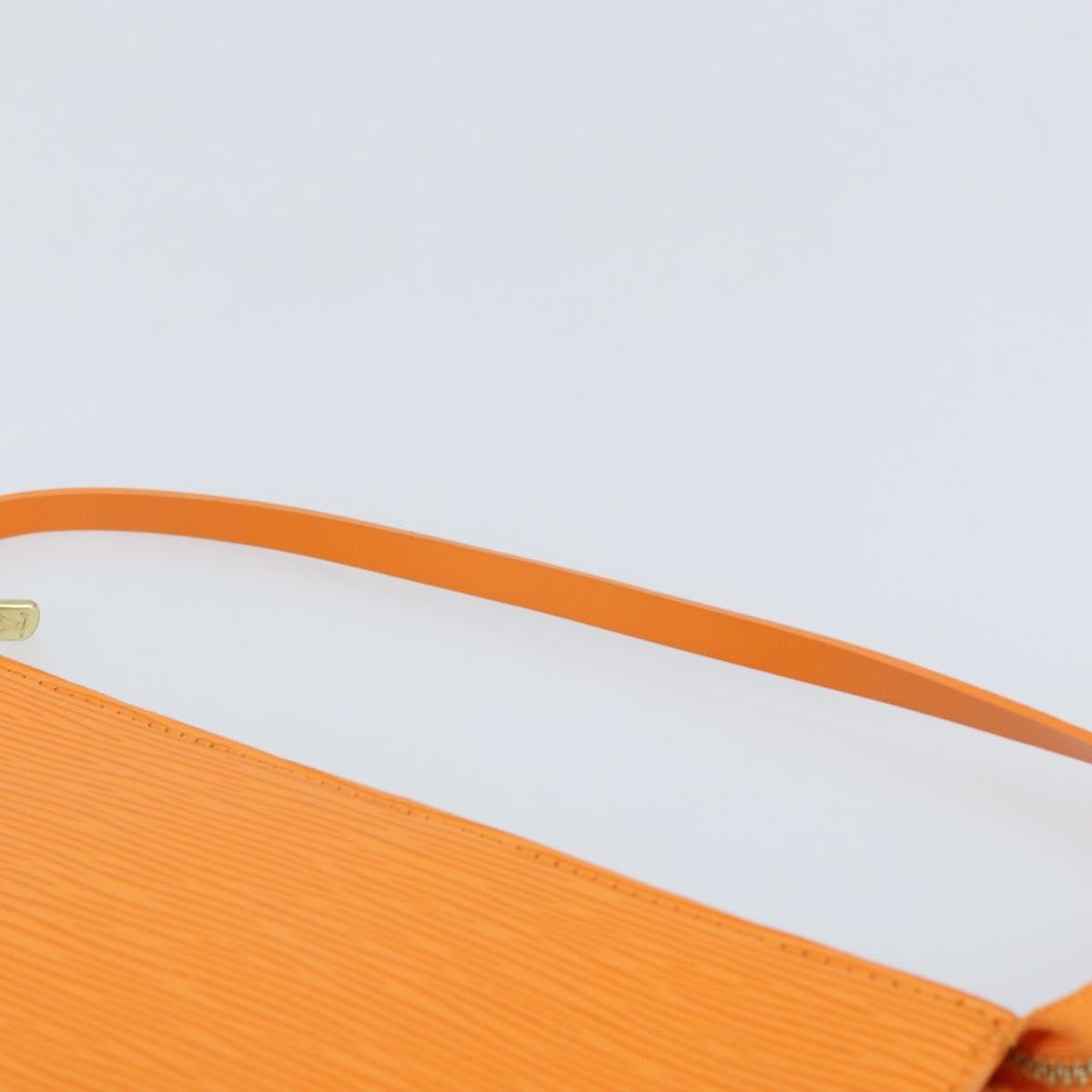 LOUIS VUITTON Epi Pochette Accessoires Pouch Orange Mandarin M5294H Auth YKZ750V