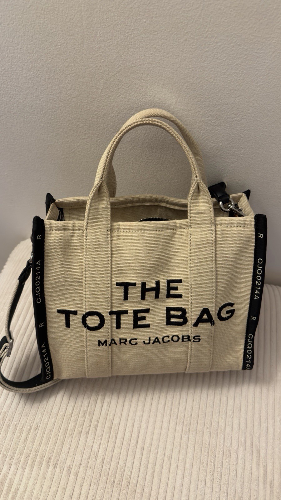 Marc Jacobs Small Tote Bag Beige/Black Zip Top, Logo, Detachable Crossbody