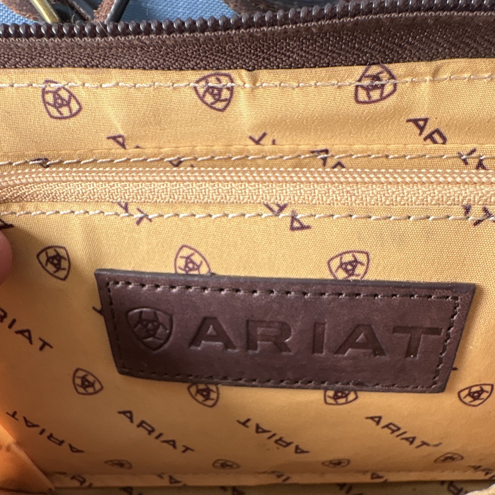Ariat Southwestern Zip Crossbody Wallet Bag Brown Tan Gold Hardware Detachable
