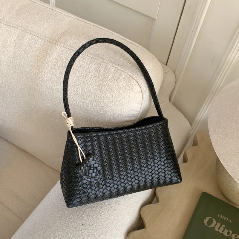 Retro Woven Shoulder Bag PU Handbag Magnetic Clasp Lightweight Shopping