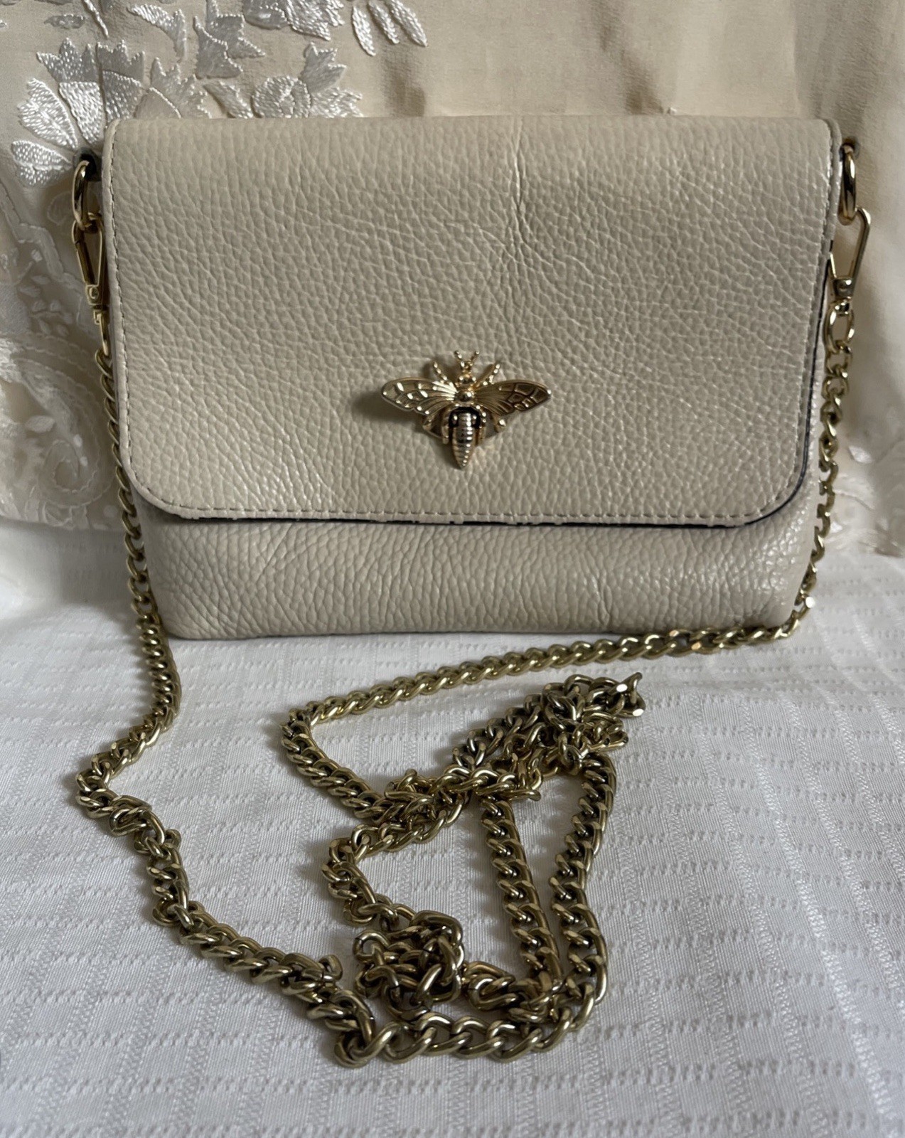 Gorgeous Beige Soft Pebbled Leather Made In Italy Crossbody Bag Gold Tone Chain