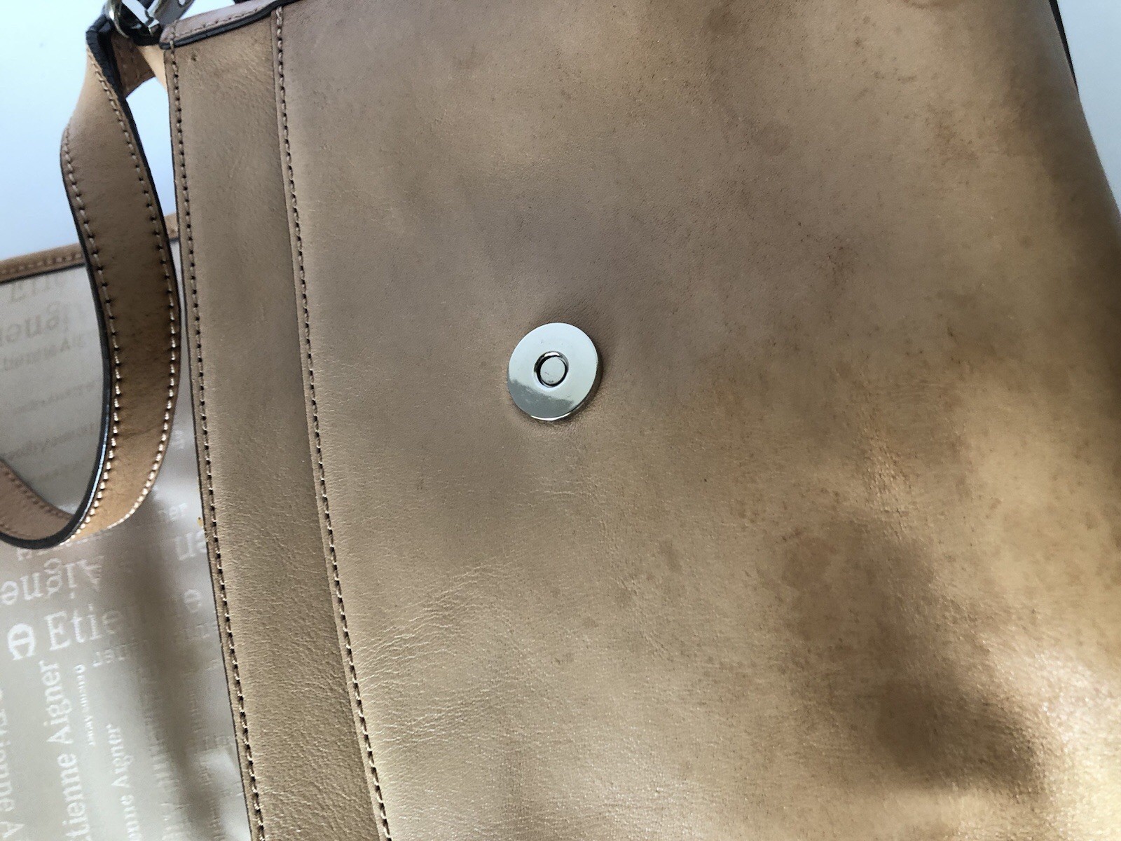 Vintage Etienne Aigner Saddle Tan Leather Crossbody Bag 9”x8.5”x3.25”