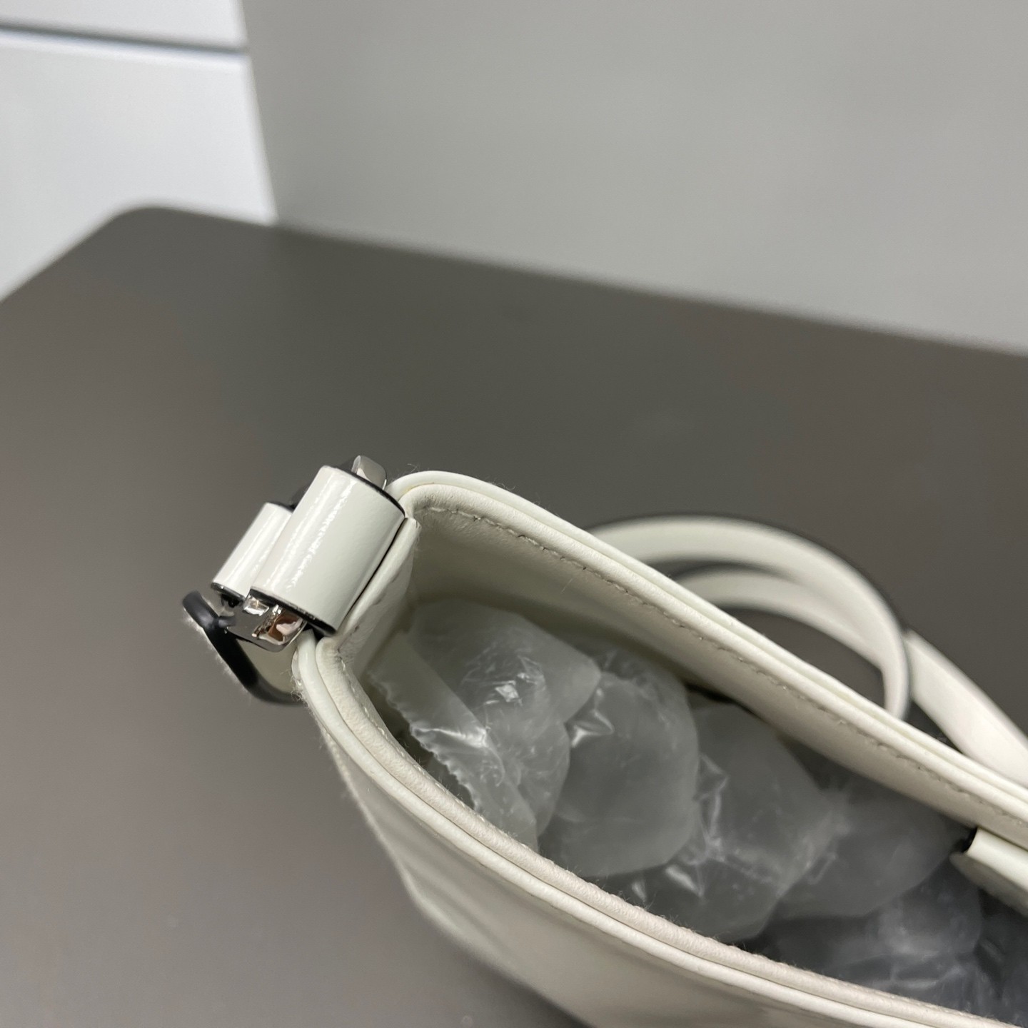 Prada Pre-Owned Authentic Underarm Bag White Free Tracked Shipping