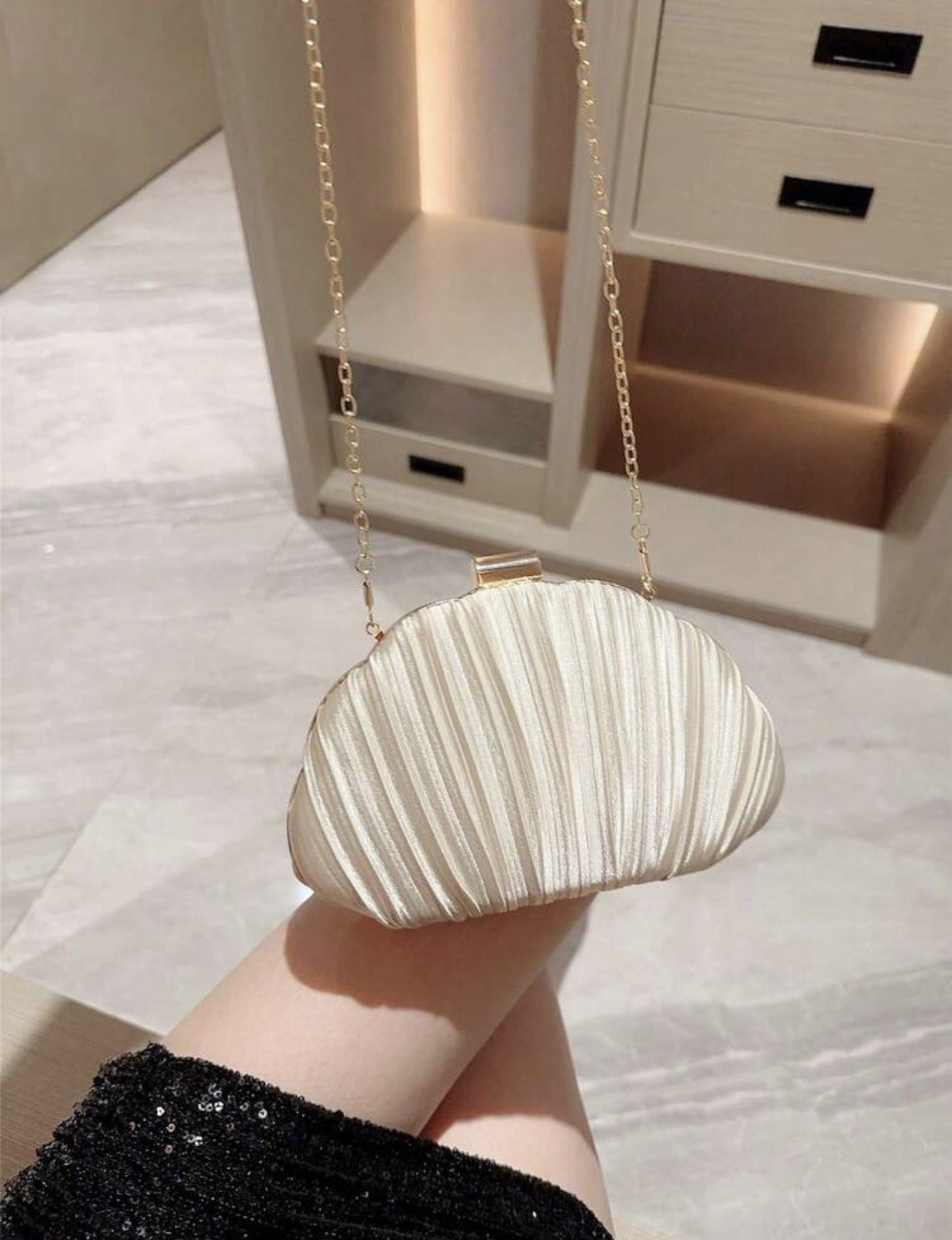 Cute Sequin Shell Shoulder Bag for Women Small Chain Handbag Phone Purse Party