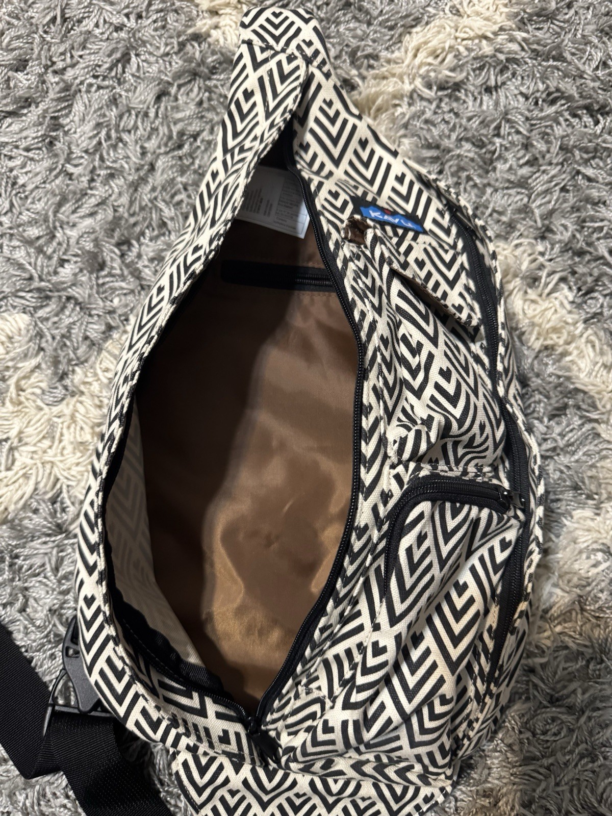 Kavu Rope Sling Bag Crossbody NWOT Black And White Abstract Print
