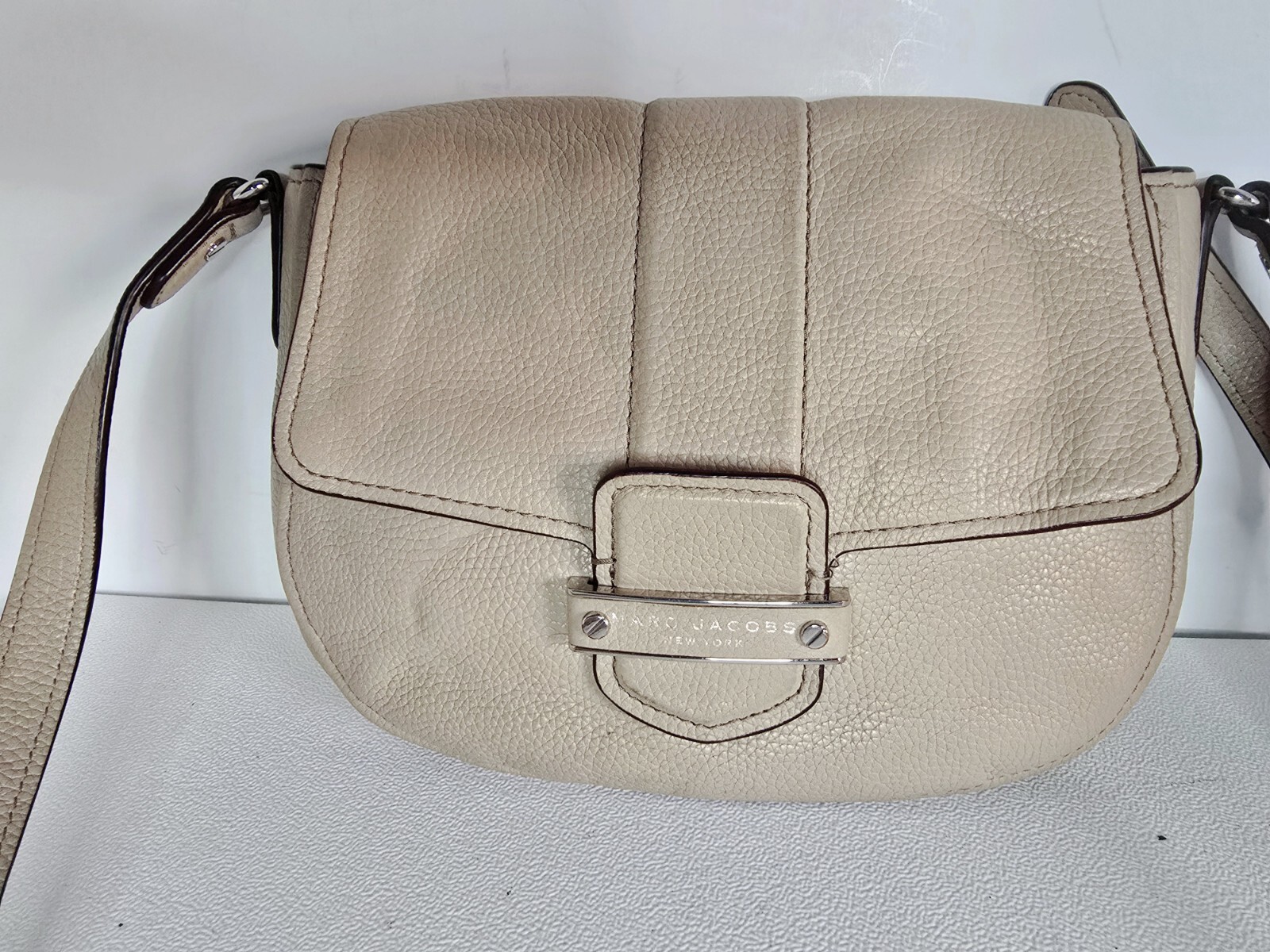 Marc Jacobs Traveler Messenger Leather Shoulder Bag Light Slate (Beige)