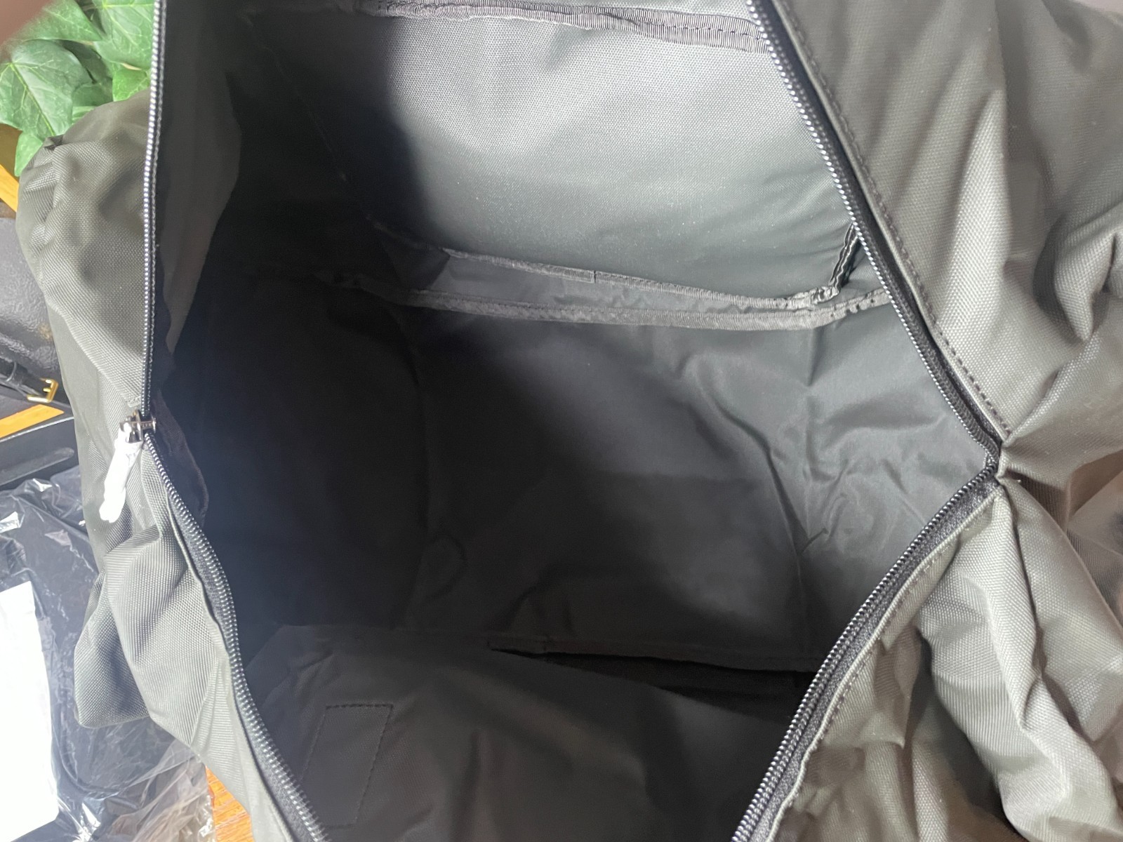NWT TUMI DARK GREY PACKABLE DUFFLE FOLDABLE DUFFEL TOTE BAG TRAVEL CARRYON