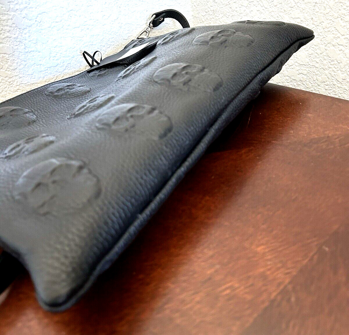 IO PELLE Italian Pebbled leather Skull Embossed Wristlet Pouch Bag Purse XBody