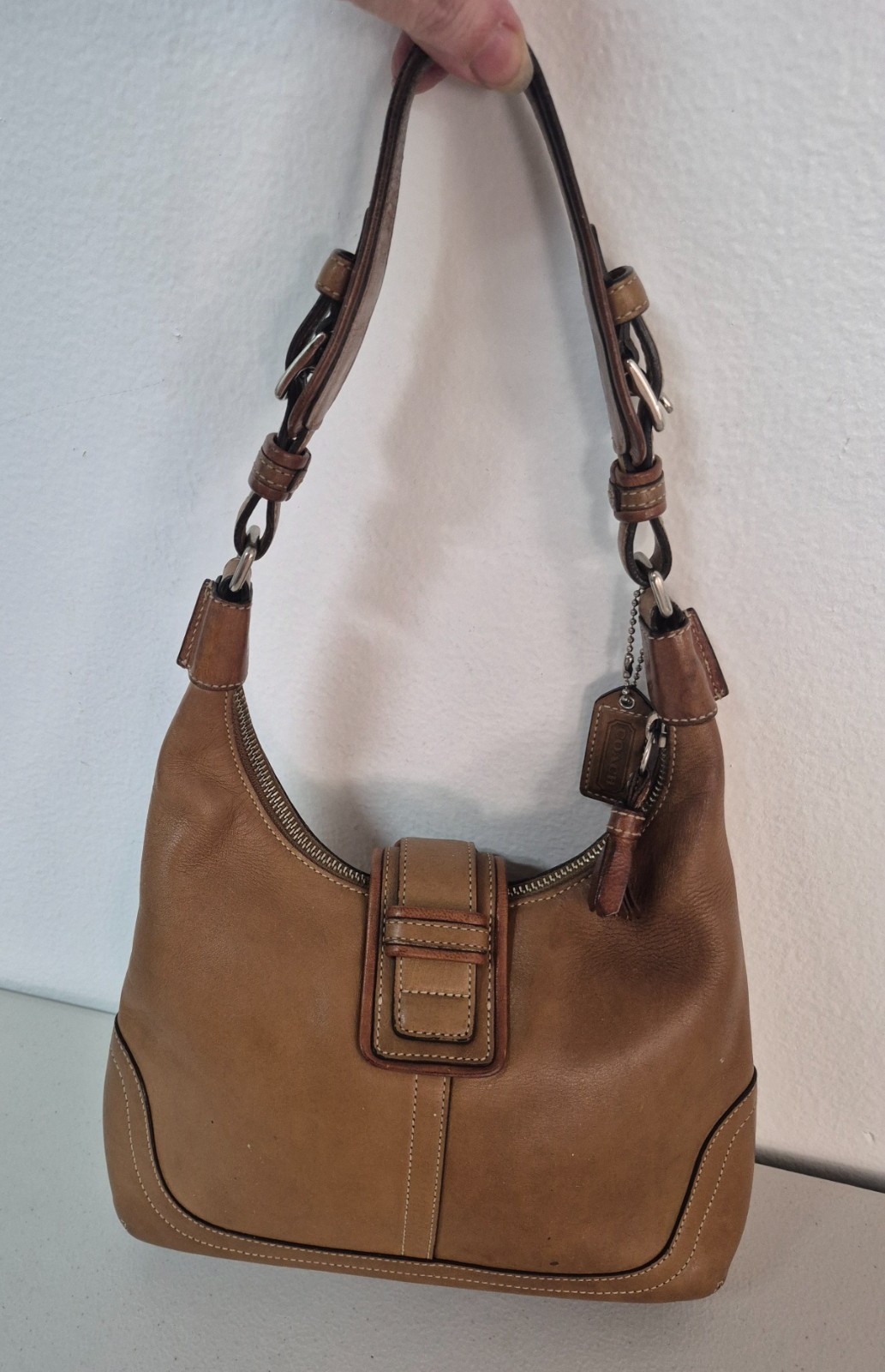 Vtg Coach #7462 Hamptons Soho Leather Buckle Hobo Shoulder Bag Camel Tan 2004