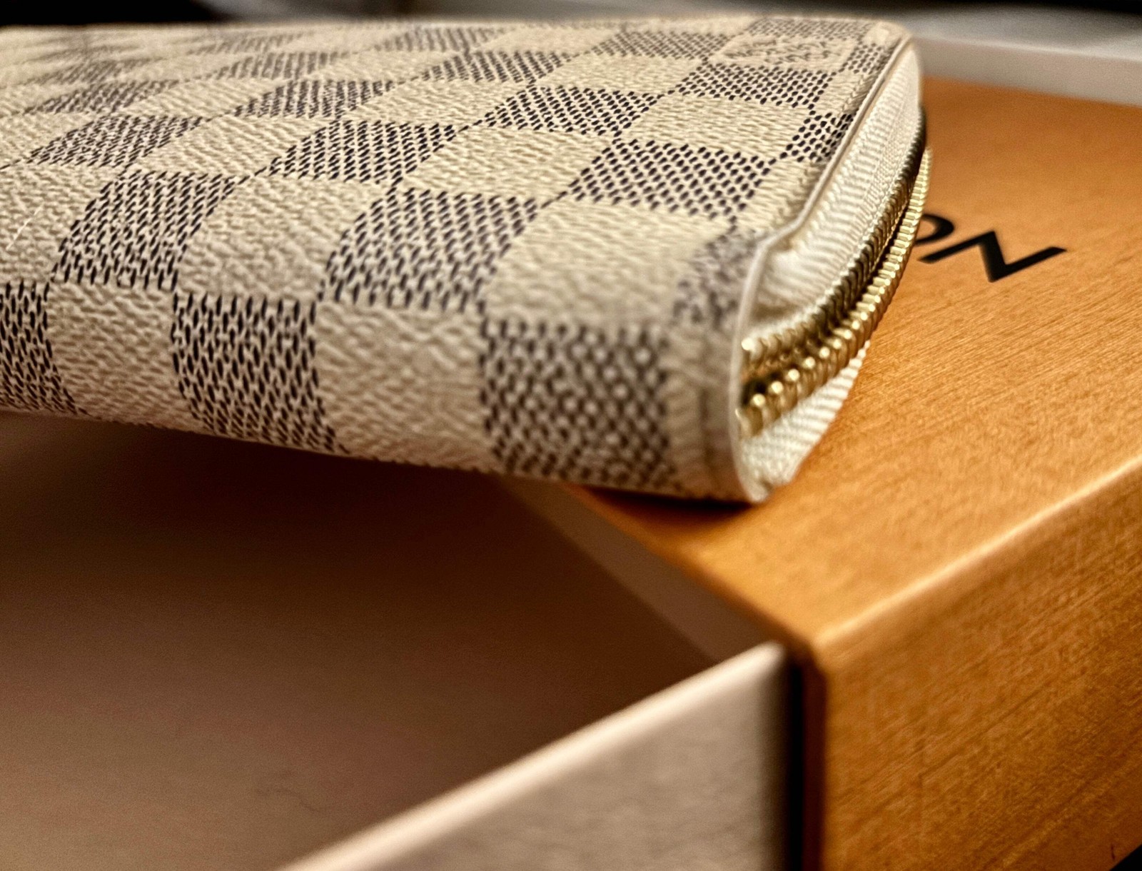 Louis Vuitton Zippy Wallet Damier Azur Checkered Leather with Original Box!