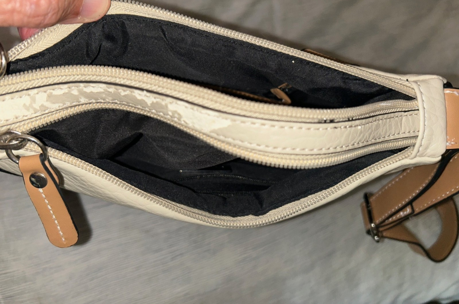 Giani Bernini Pebble Faux Leather Crossbody Bag Black Ivory Silver