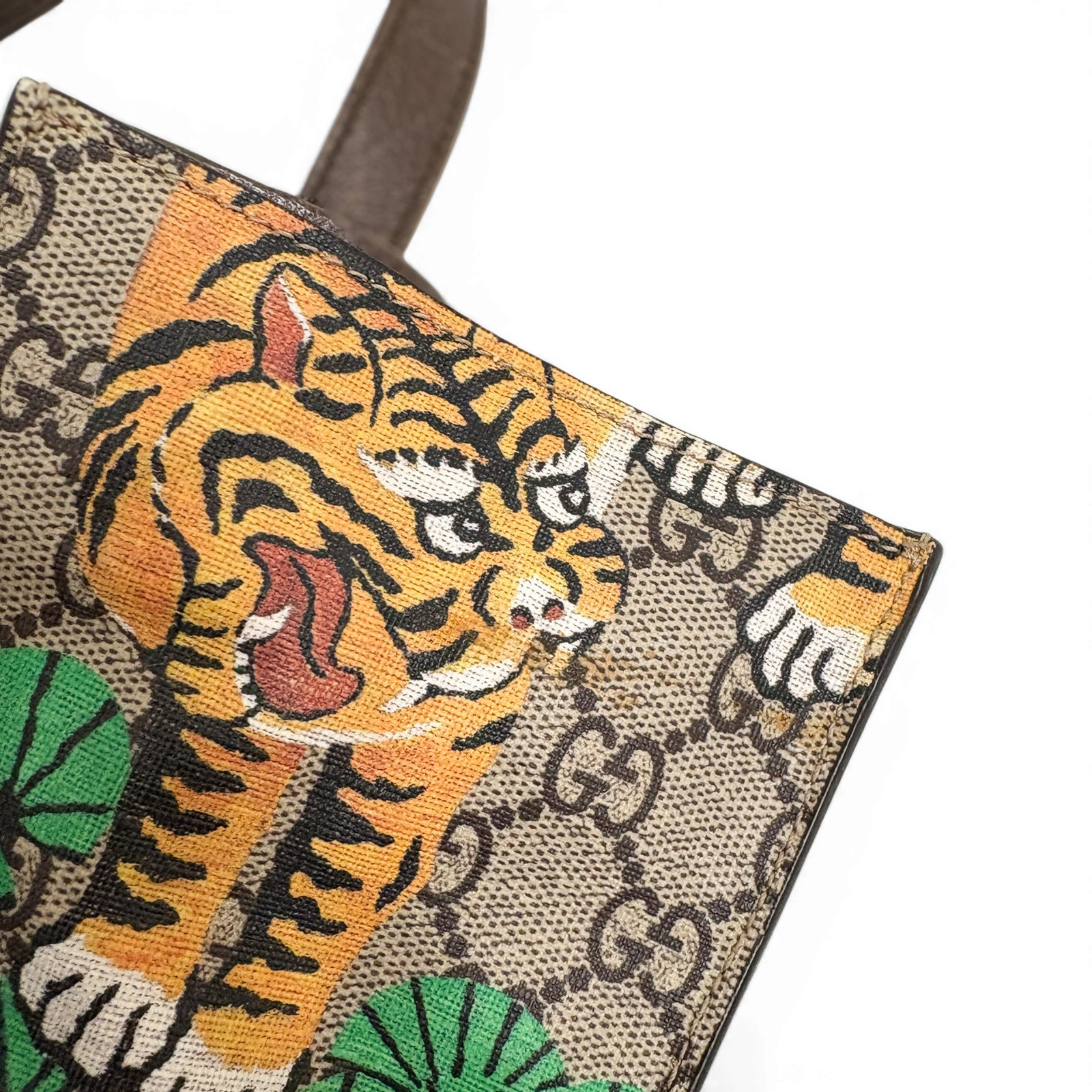 GUCCI GG Supreme Monogram Tigers Tote Beige Multicolor