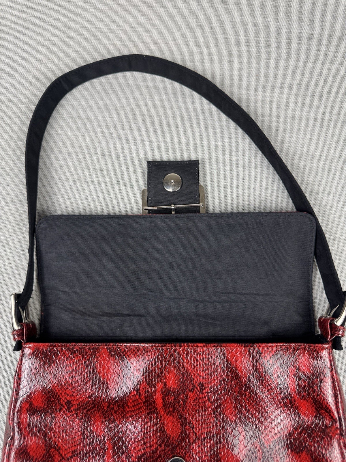 Red Black Snake Print Faux Leather Shoulder Purse Vintage 90s Y2K Retro Glam