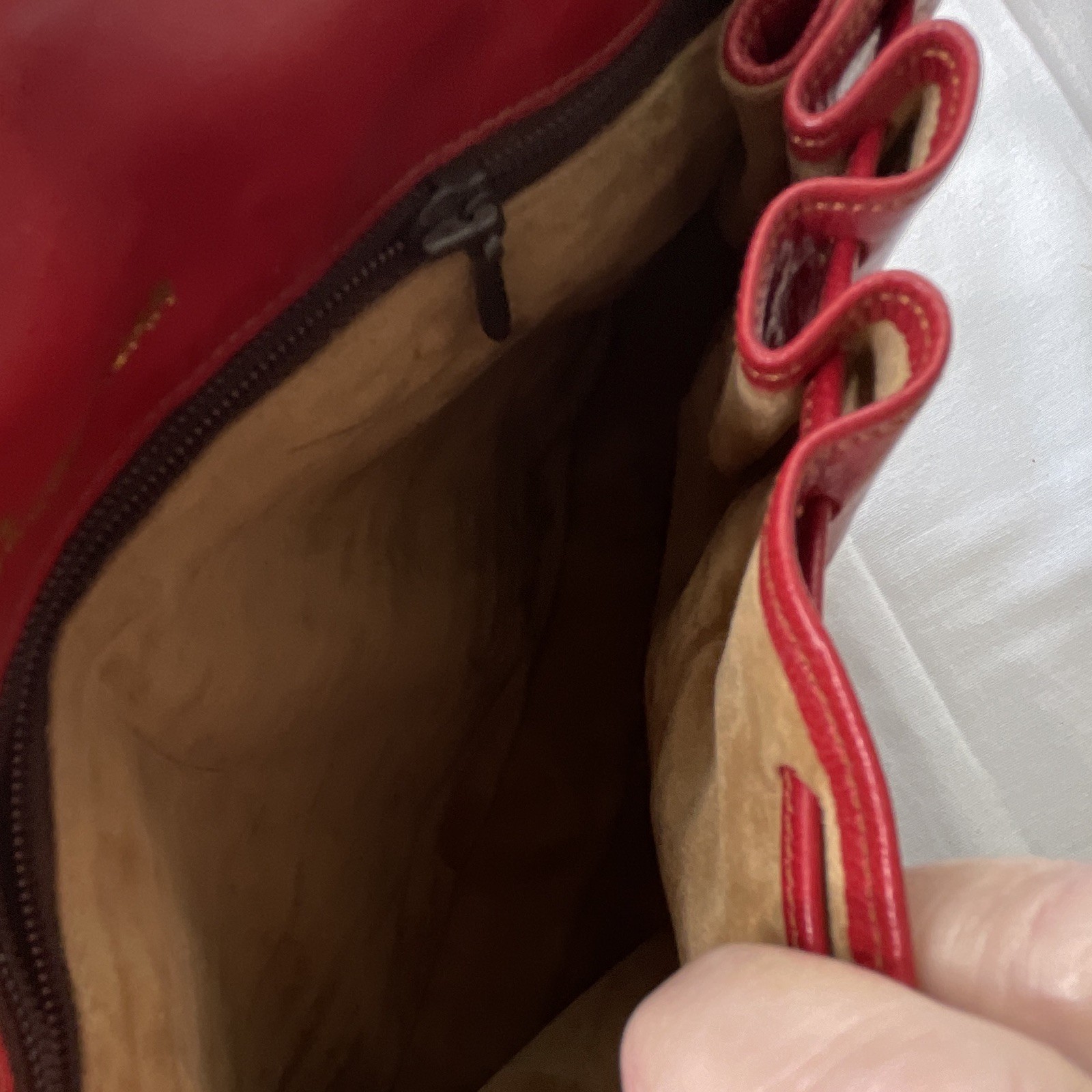 Charles Jourdan Paris Red Shoulder Bag Magnetic Flap Lined Inner Pockets Gold