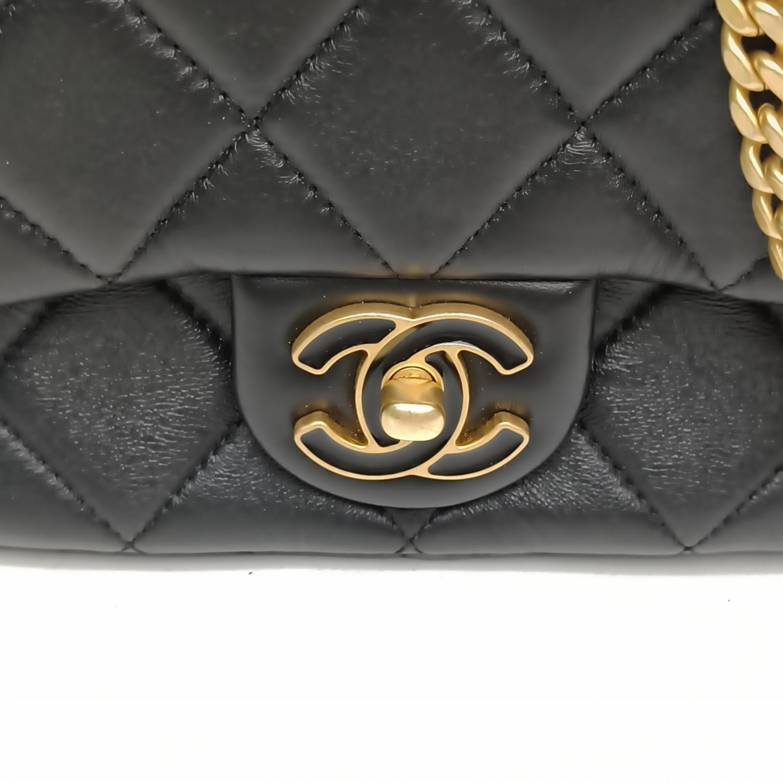 CHANEL 22P CF Flap Bag 18.5cm Black Lambskin Crossbody Bag