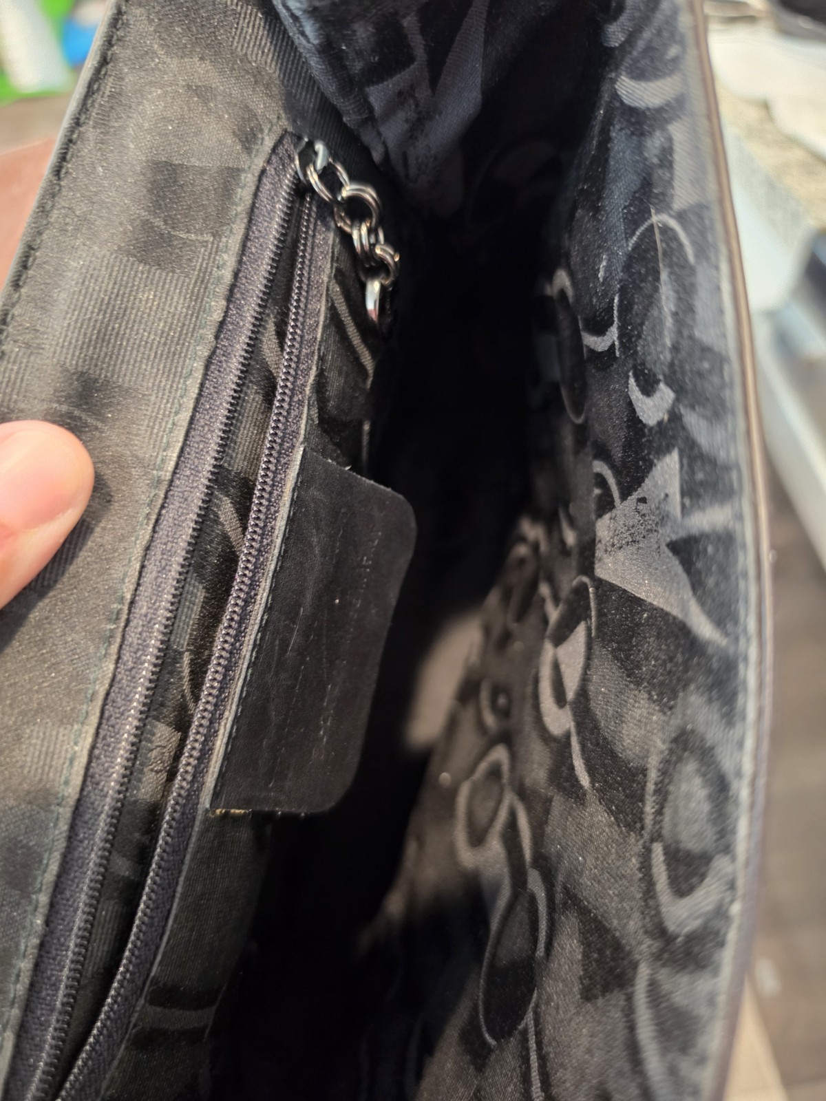 Salvatore Ferragamo Black Logo Shoulder Bag Lined Pockets Dust Bag