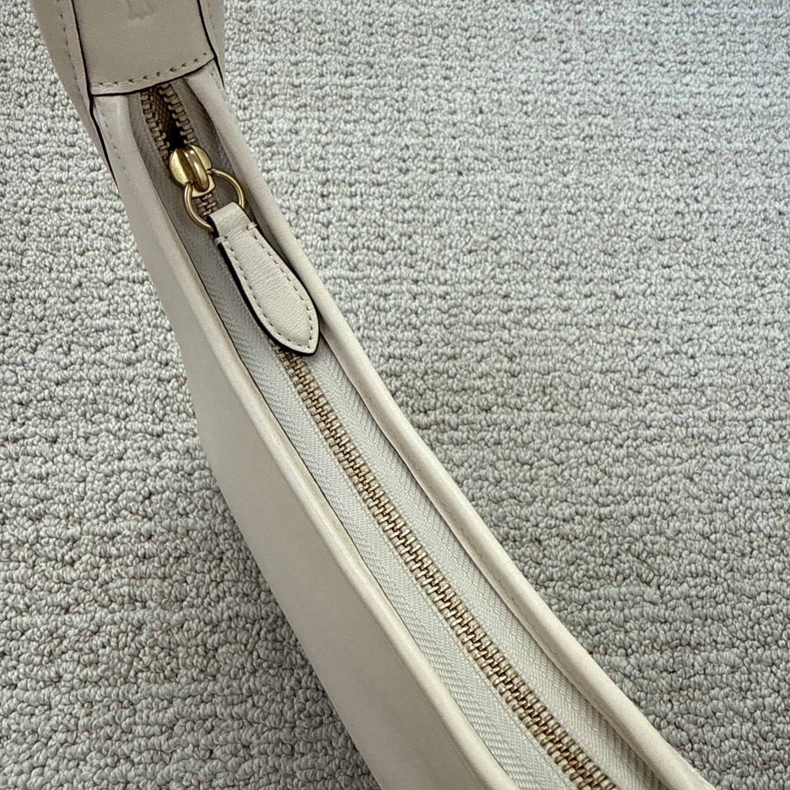 🌟 Limited COACH Curve Zip Shoulder Bag B4/Chalk White CAF11 Glovetanned Leather