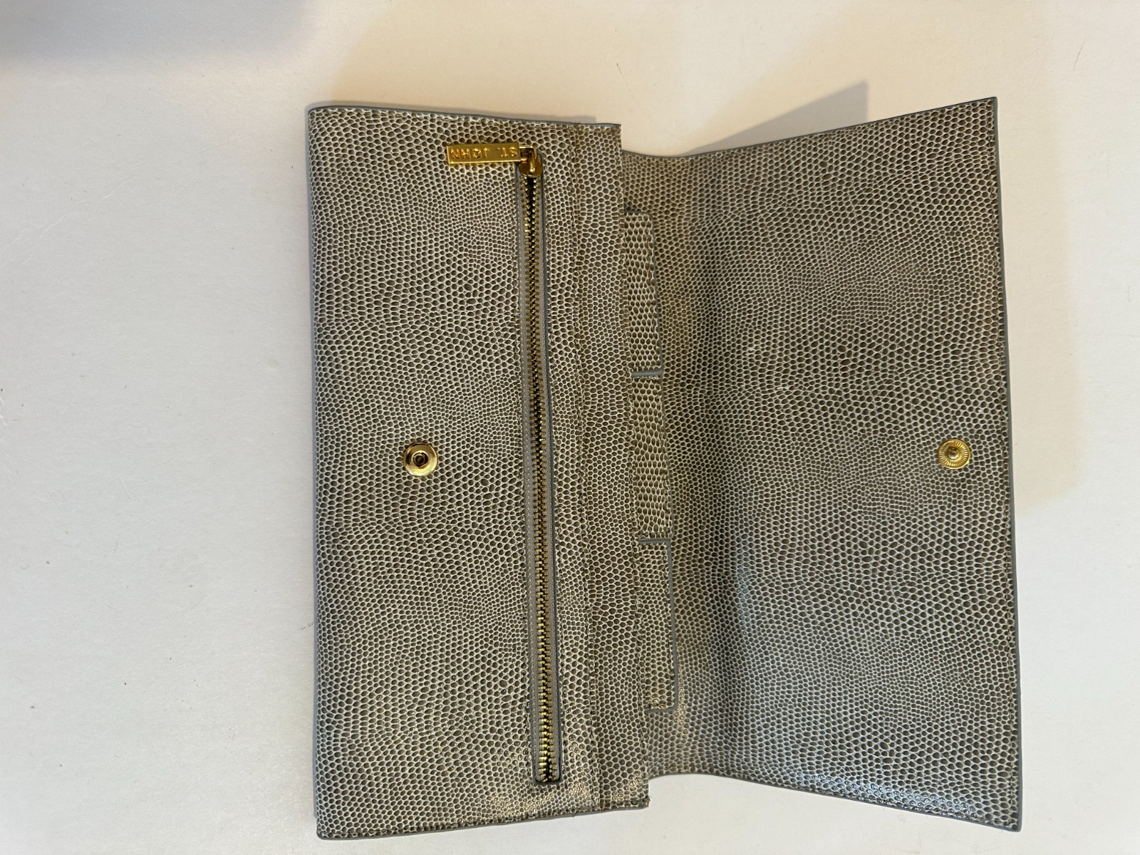 St John Wallet Organizer Clutch 9.5 Inch Embossed Leather Lizard Print Gray Nice
