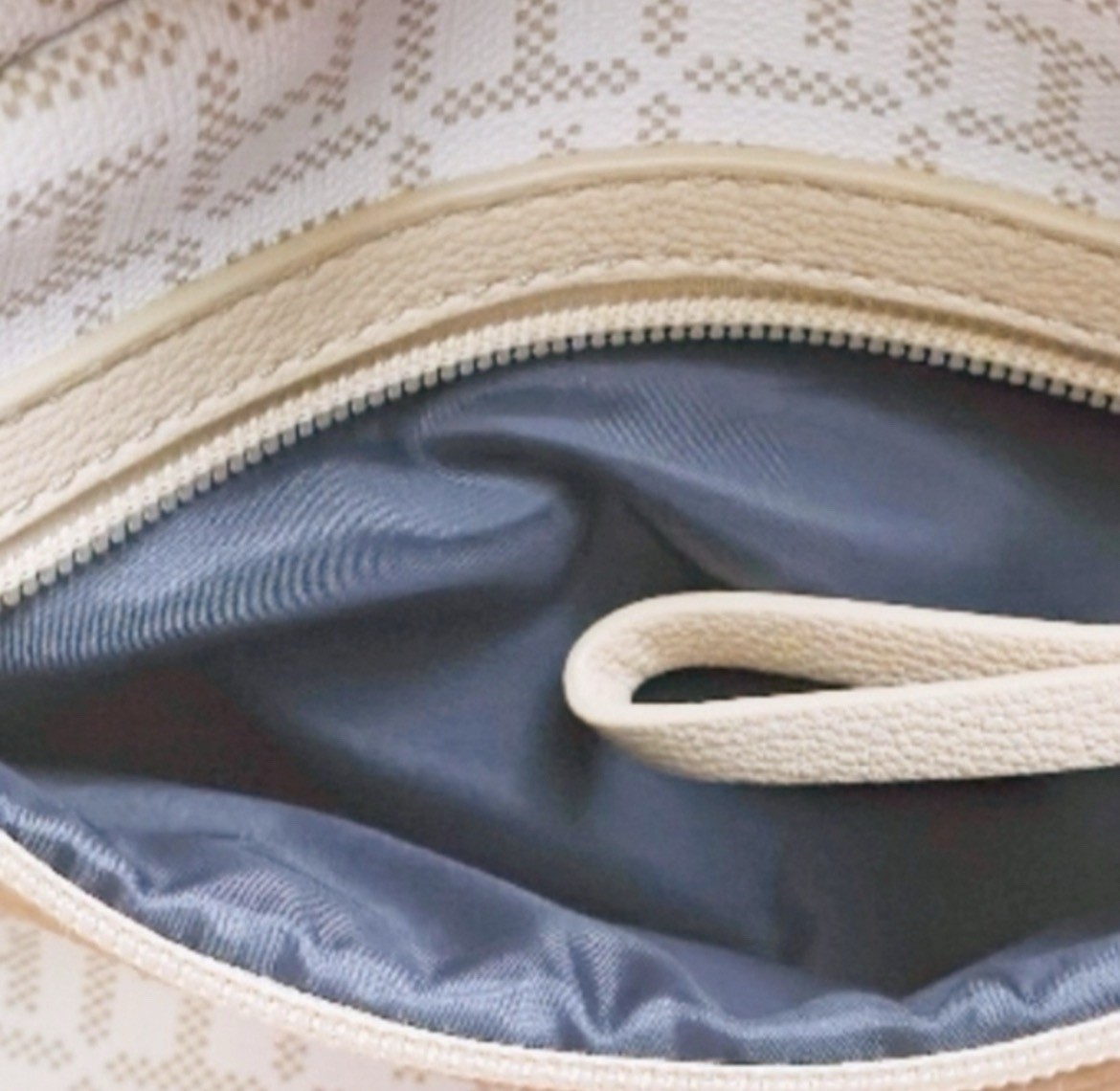NWT Tommy Hilfiger Beige Tan TH Monogram Crossbody Bag Purse Camera Style