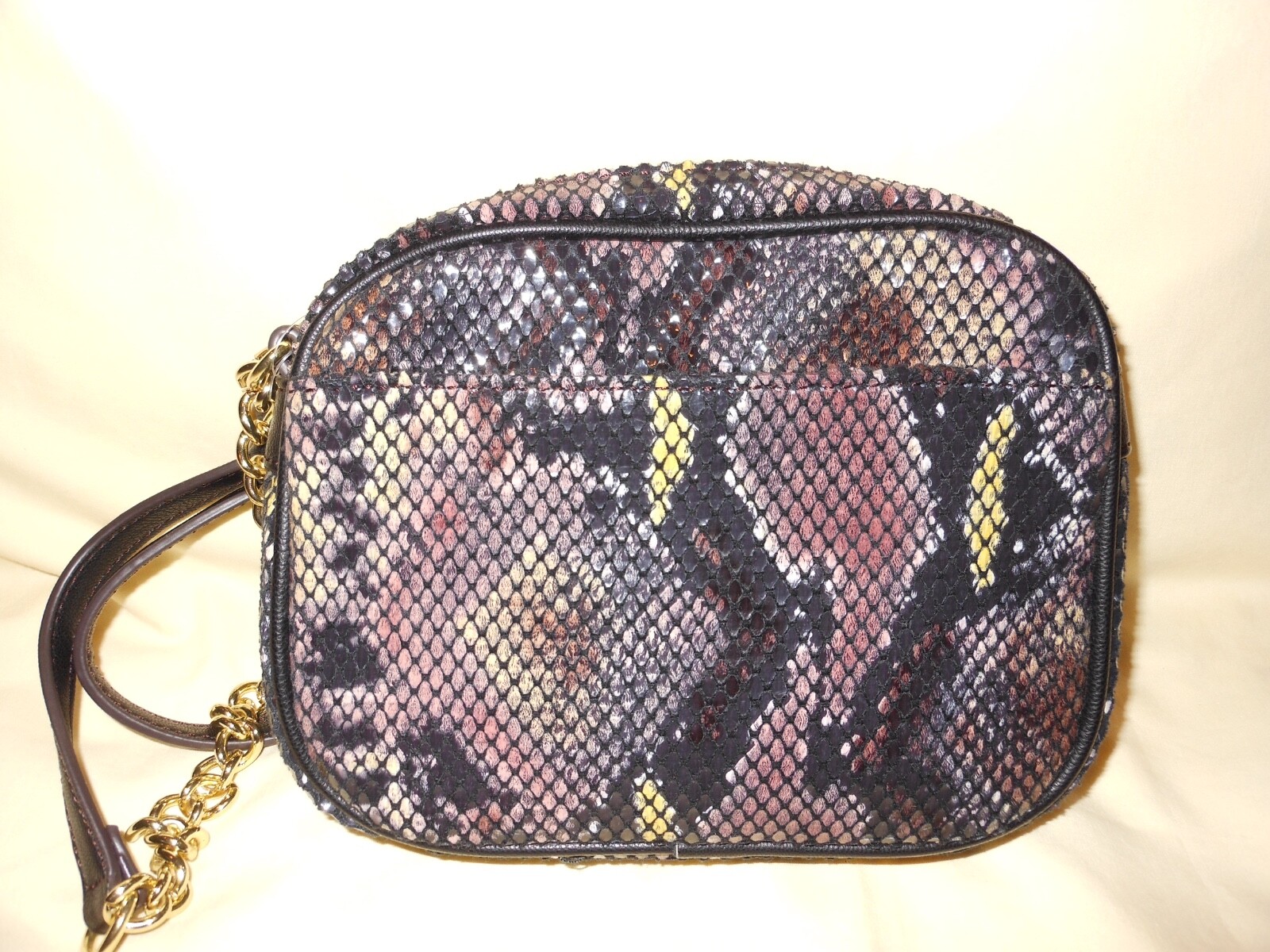 Liz Claiborne Crossbody Bag in Glossy Black with Snake effect Design