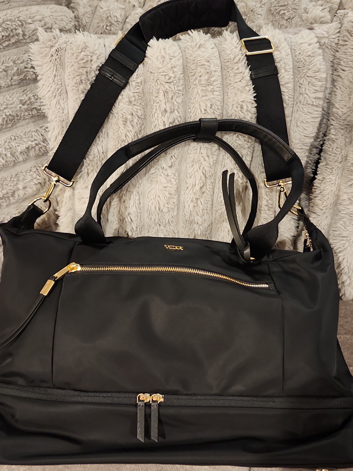 TUMI VOYAGEUR CONTINE WEEKENDER BLACK PRE-OWNED IN EXCELENT CONDITION