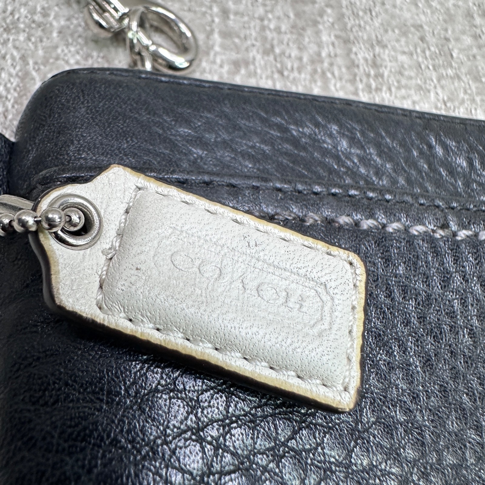 Vintage Coach Wristlet Wallet Pebbled Leather Black Turn Lock Classic Designer