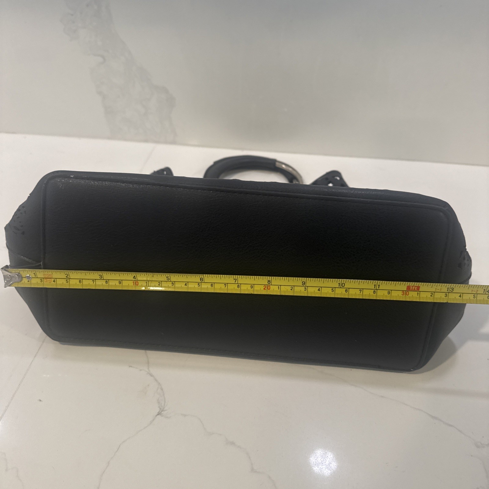 Black Purse W Round Handle Magnetic Button To Close