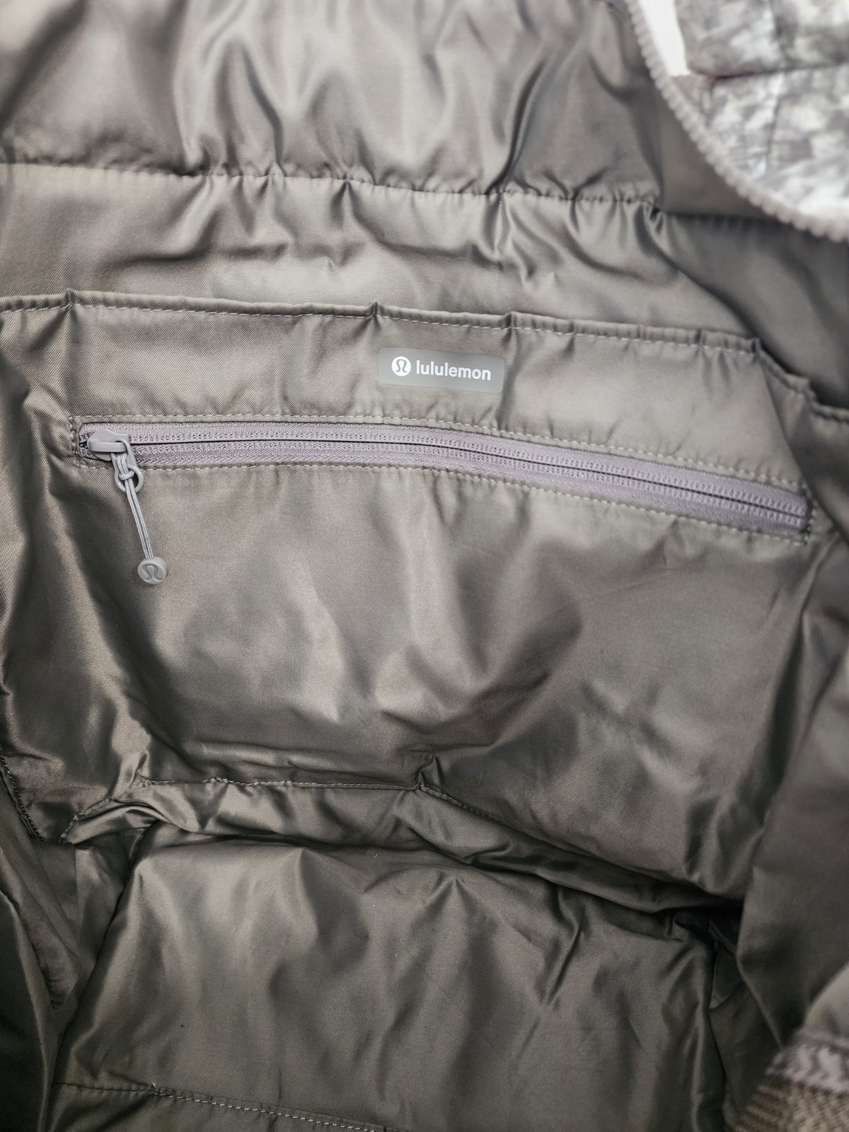 Lululemon Quilted Grid Tote Bag 26L Lined Leopard White Opal Carbon Dust (Large)