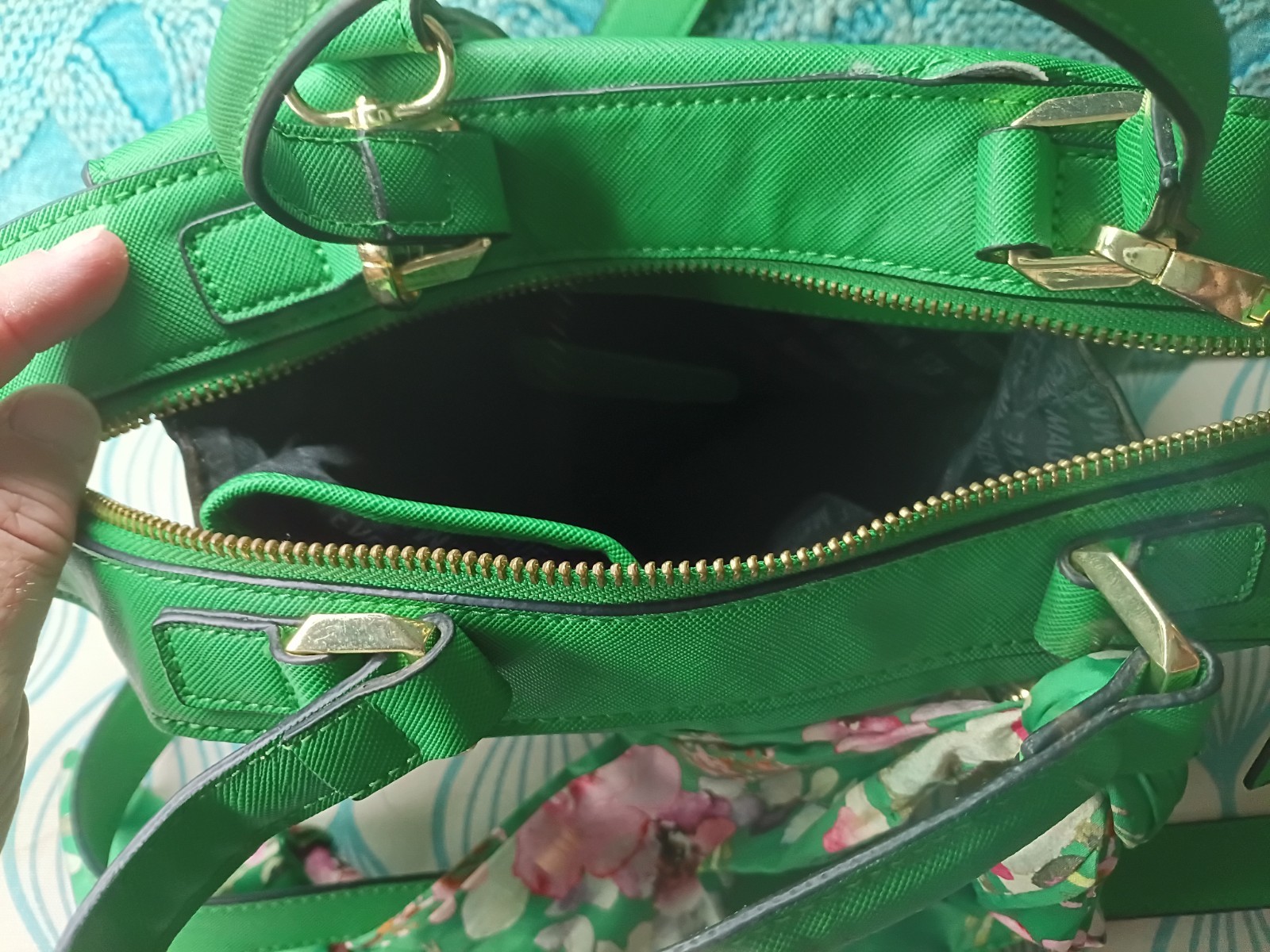 Steve Madden Lime Green Crossbody Pocketbook Satchel Bag W/Scarf