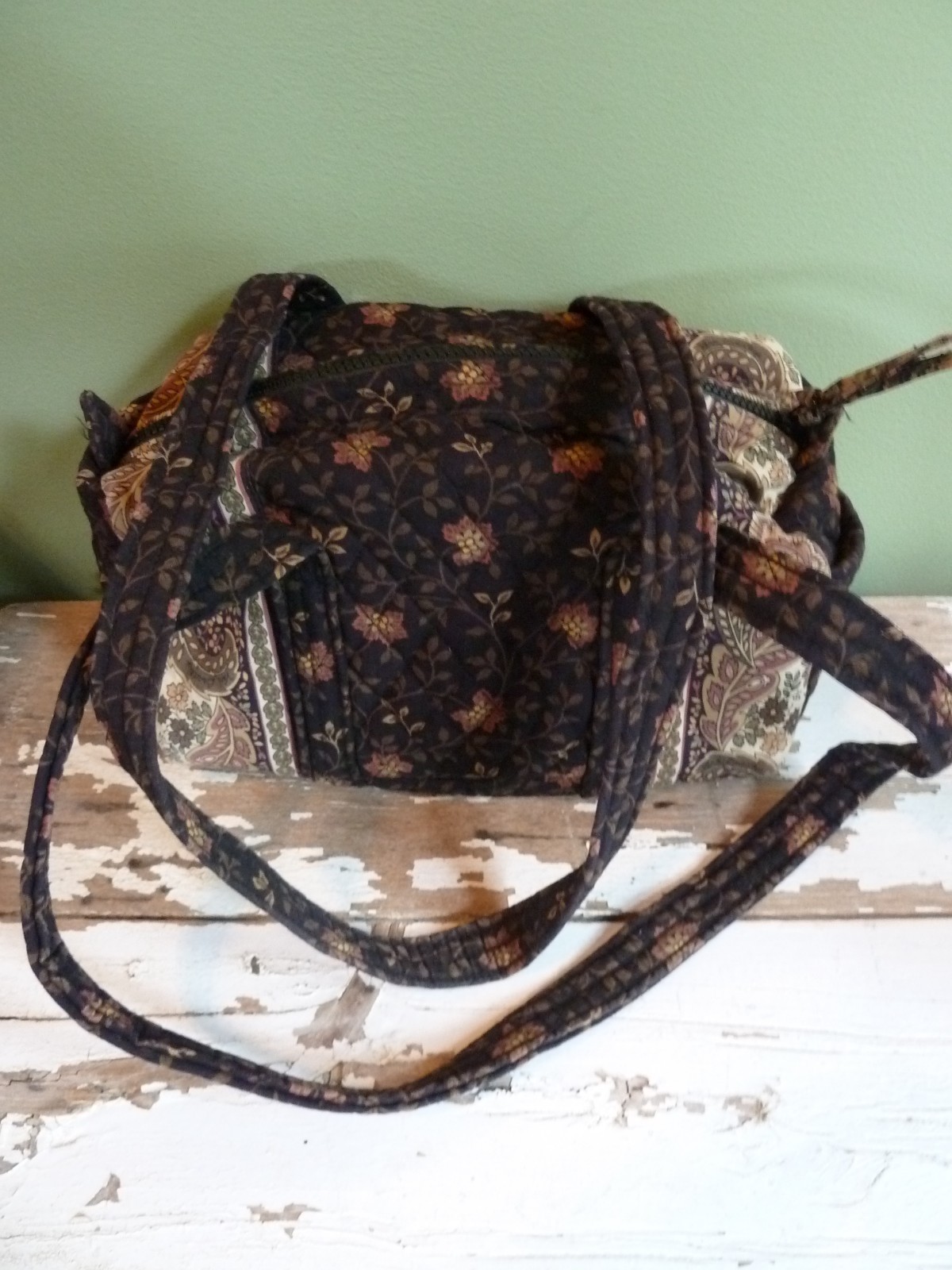 VERA BRADLEY BLACK WALNUT SHOULDER BARREL QUILTED HANDBAG RETIRED PATTERN