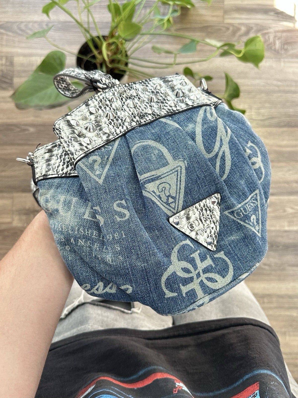 Guess Crossbody Hand Bag Woman’s Adjustable Size OS Blue Denim Y2K Fashion