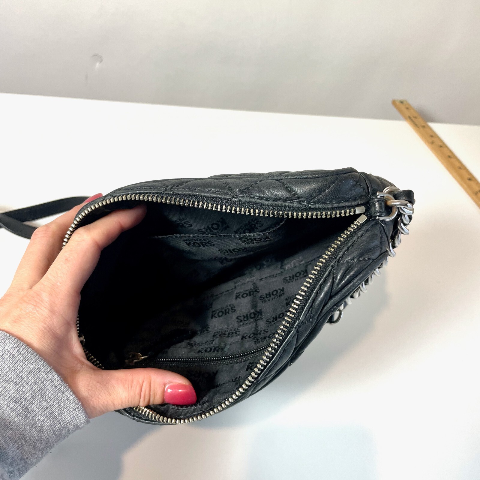 Michael Kors Susannah Quilted Messenger Bag Womens Black Leather Chain Strap