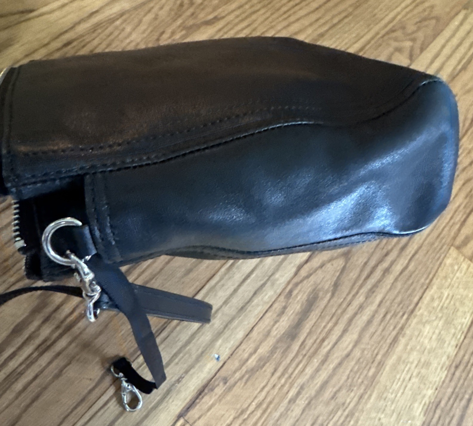 Lo & Sons Pearl Crossbody Bag black Lavender Interior EUC