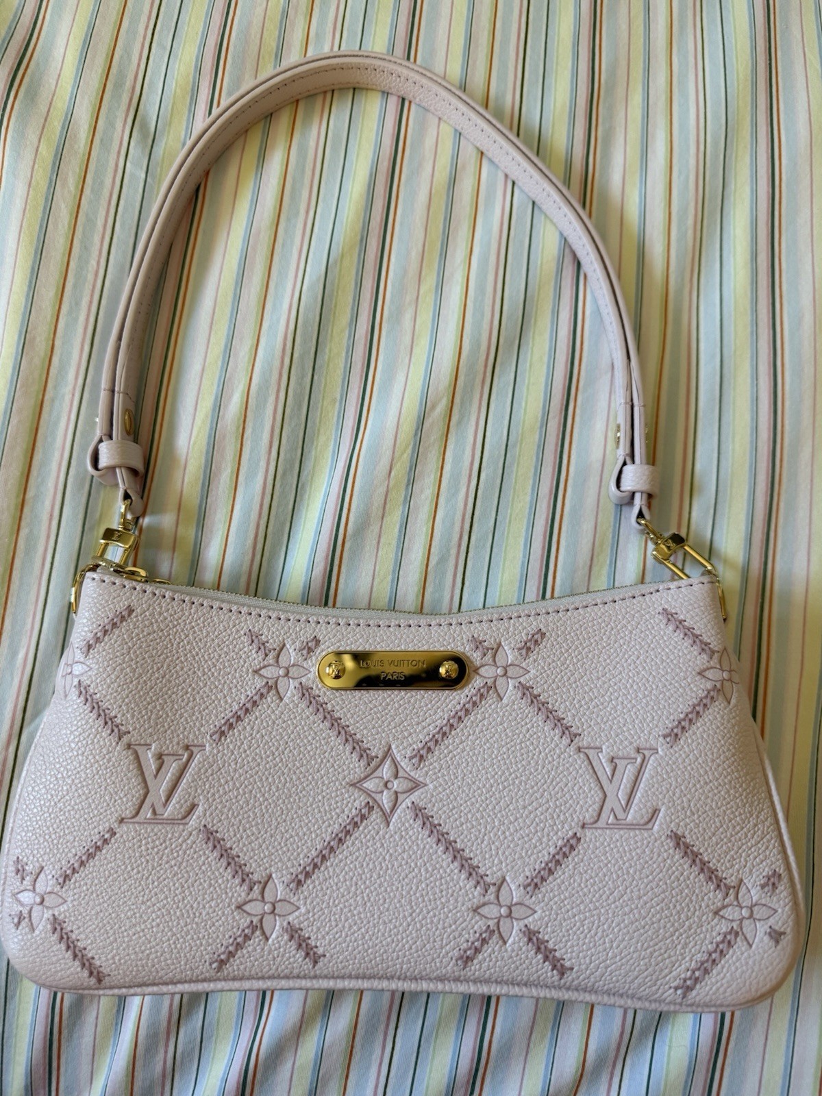 Louis Vuitton Pochette Liv Light Bliss Couture