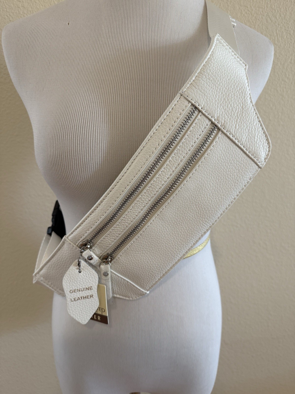 NWT COW-HIDE LEATHER Fanny pack Money Belt For Travel RED
