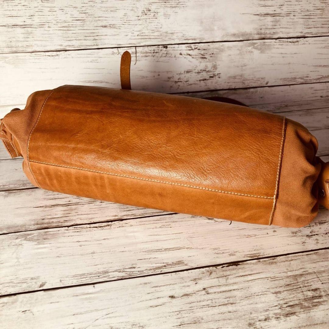 IL BISONTE Candy Shoulder Bag Leather Nume Tan Large Capacity Vintage Style