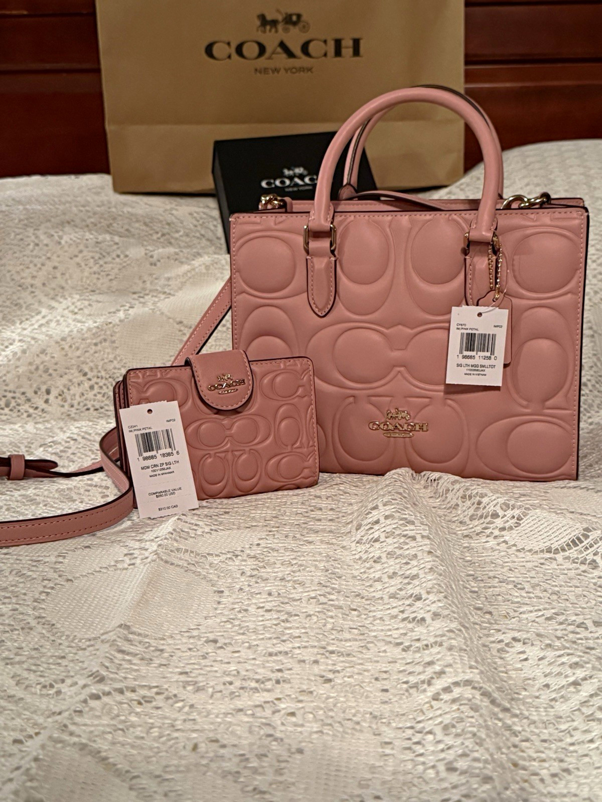 BNWT Coach Maggie Small Tote in Petal Pink Signature Leather w/ Matching Wallet