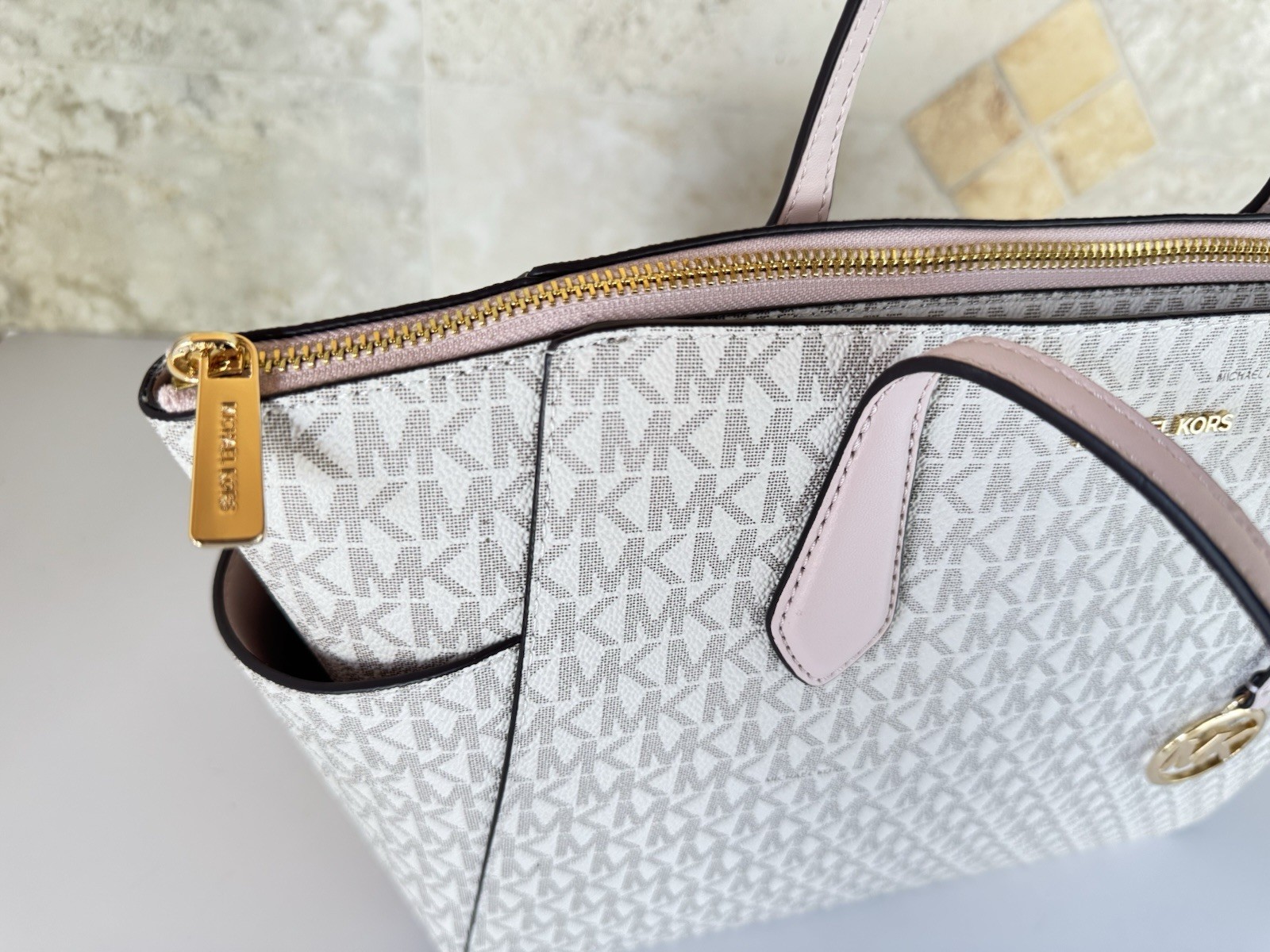 Michael Kors Marilyn Medium Top Zip Shoulder Tote Bag MK Vanilla/Pink