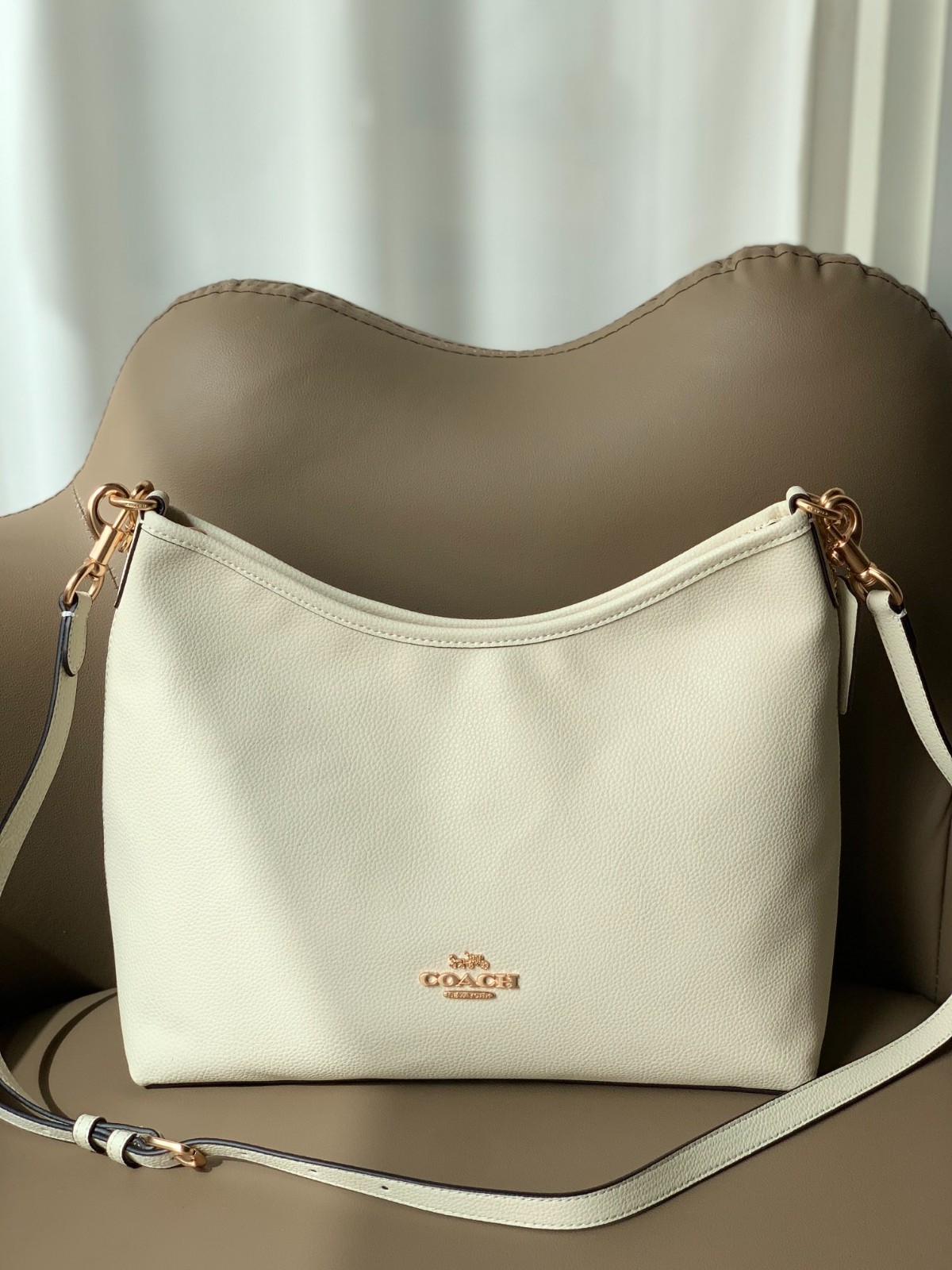 COACH CR148 Laurel Shoulder Bag Soft Pebble Leather Chalk Outlet New