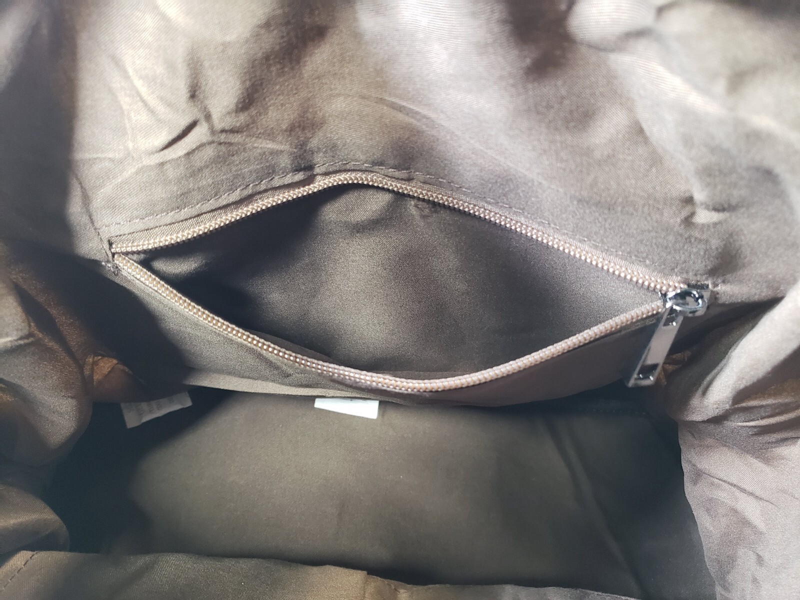 Cream and Black Textured Tote Bag w/ Zipper and Long Cross Body Strap 16″ x 8.5″