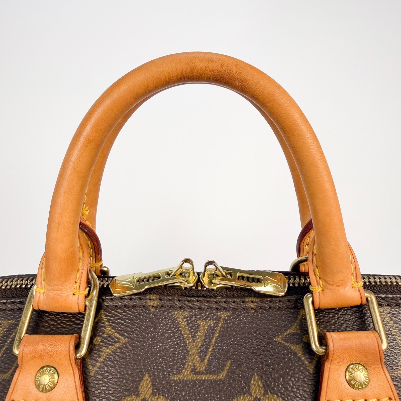 Louis Vuitton Alma PM Monogram Canvas Hand Bag LV Authentic M51130 B26062702