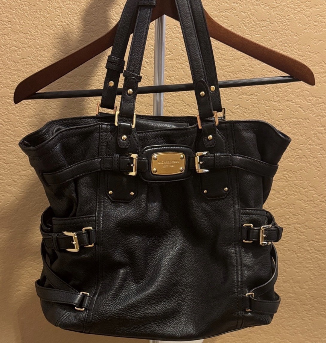 Michael Kors Gansevoort Black Shoulder Bag Gold Hardware Buckle Accents Pockets