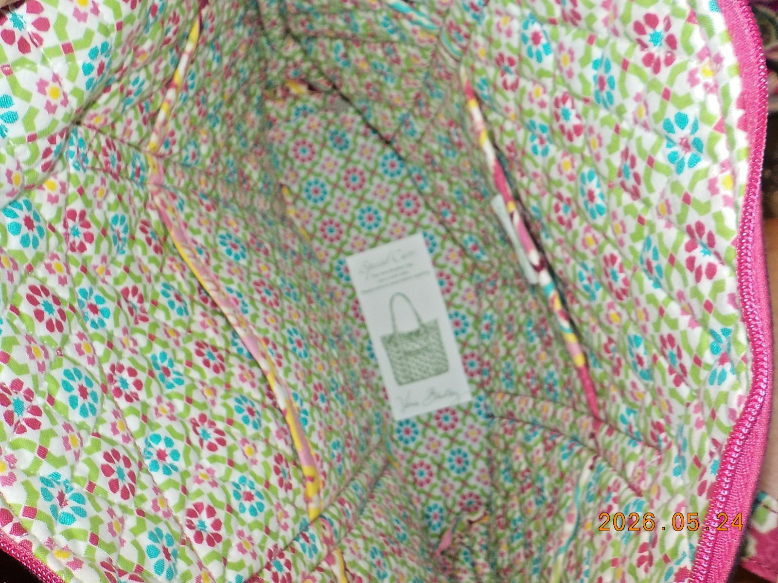 Vera Bradley Villager large zipper tote in Capri Melon NWT