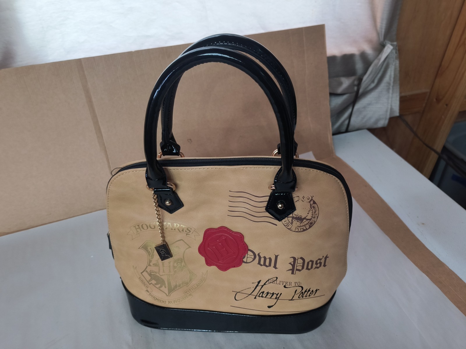 Harry Potter Hogwarts Satchel Bag Purse Black & Beige Owl Post