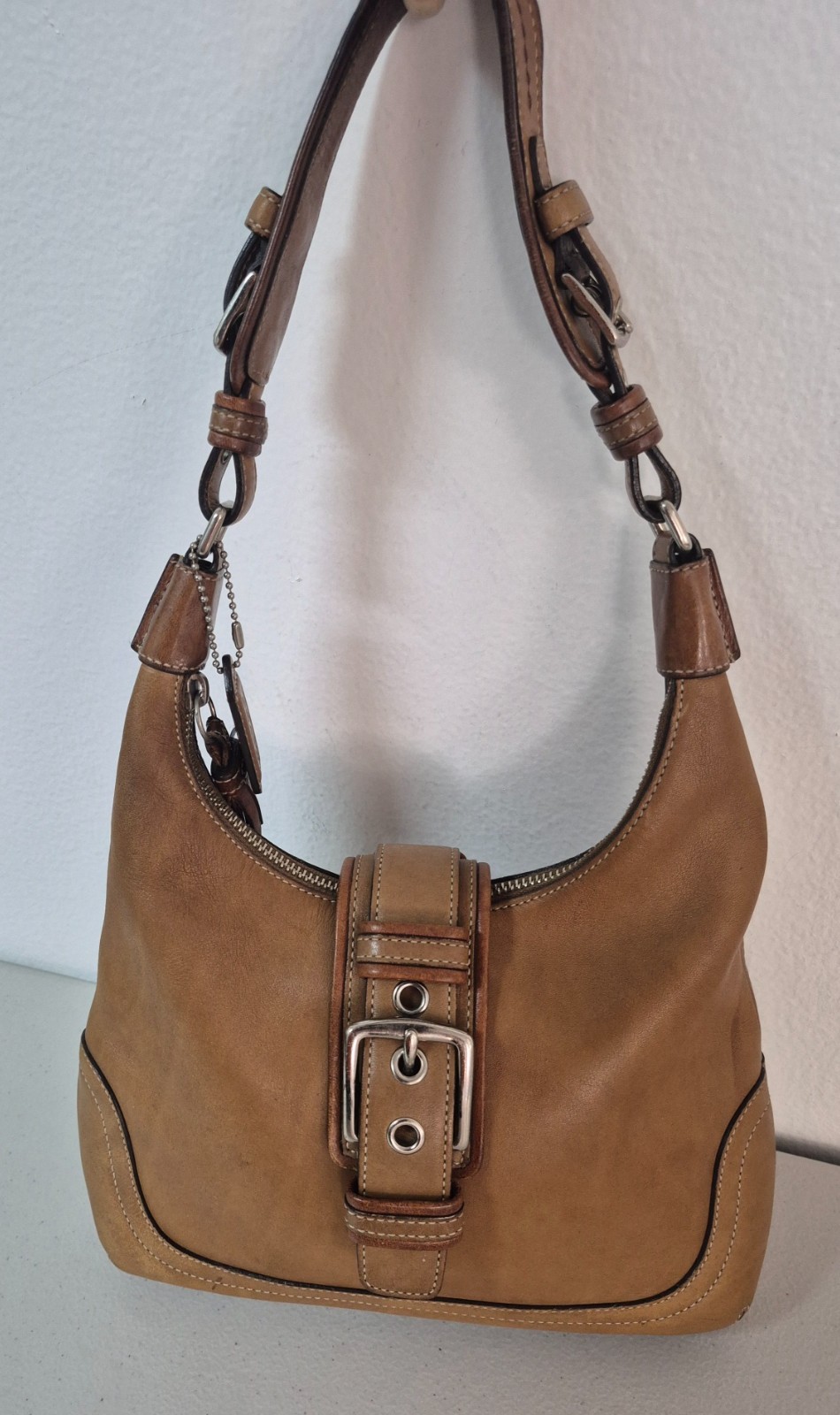 Vtg Coach #7462 Hamptons Soho Leather Buckle Hobo Shoulder Bag Camel Tan 2004