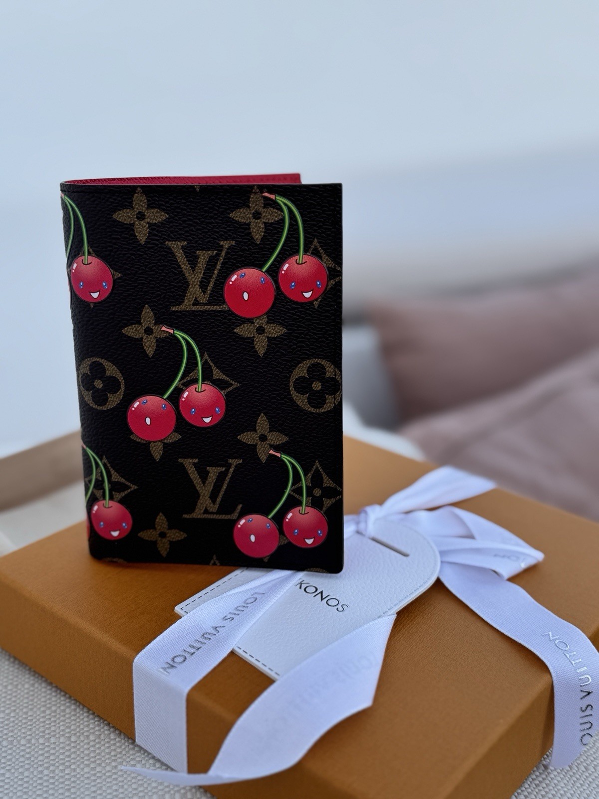 🍒Louis Vuitton x Takashi Murakami Monogram Cerise Passport Holder 2025 M13424