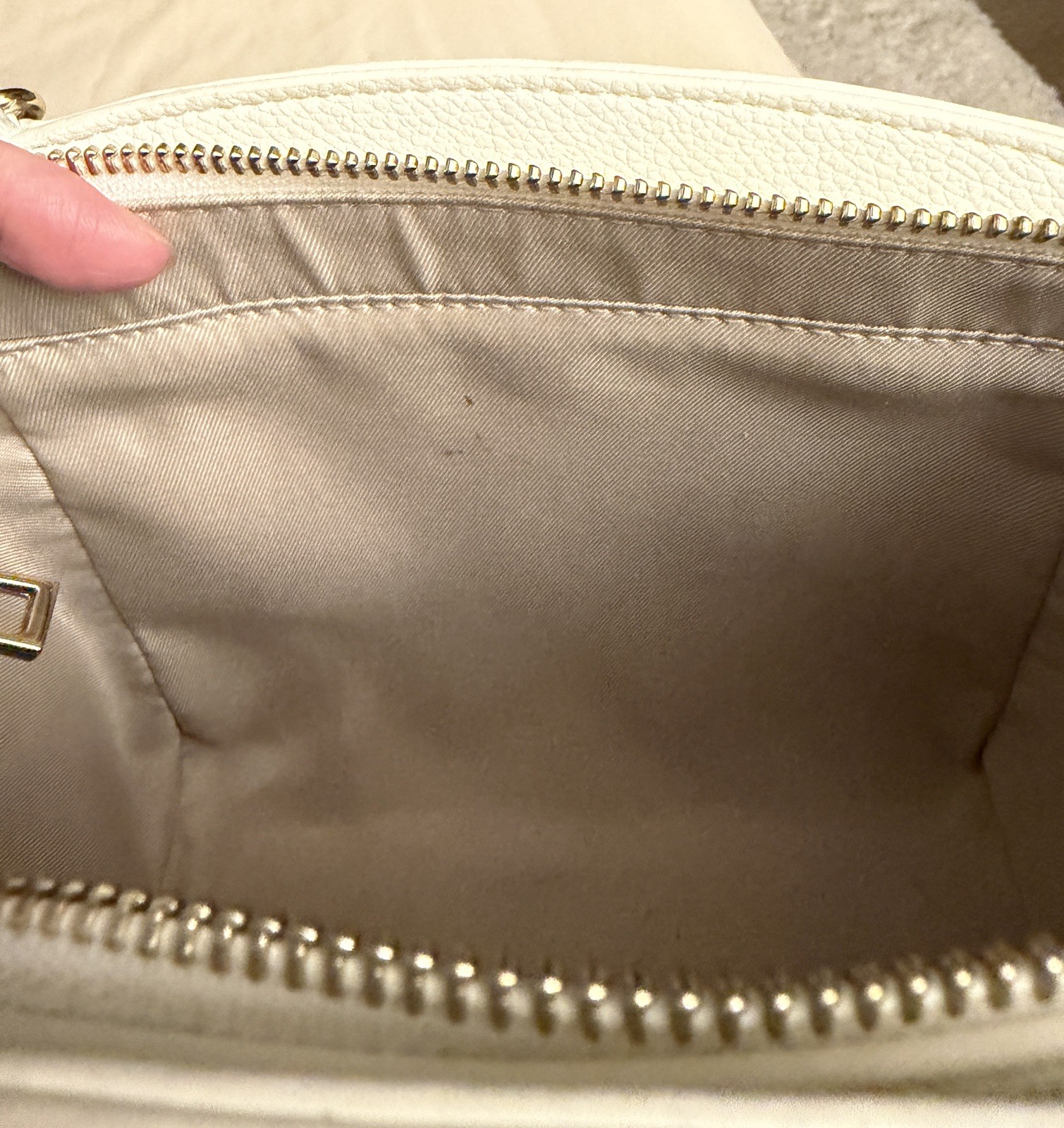Japan Samantha Vega Quilted Pearl Flutter Mini Hand Bag Strapped off White Faux